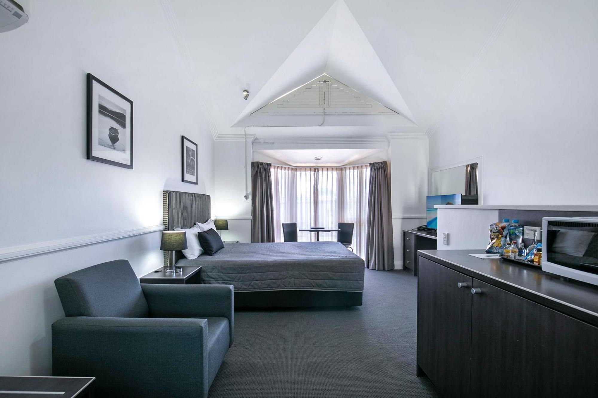 Queen Studio